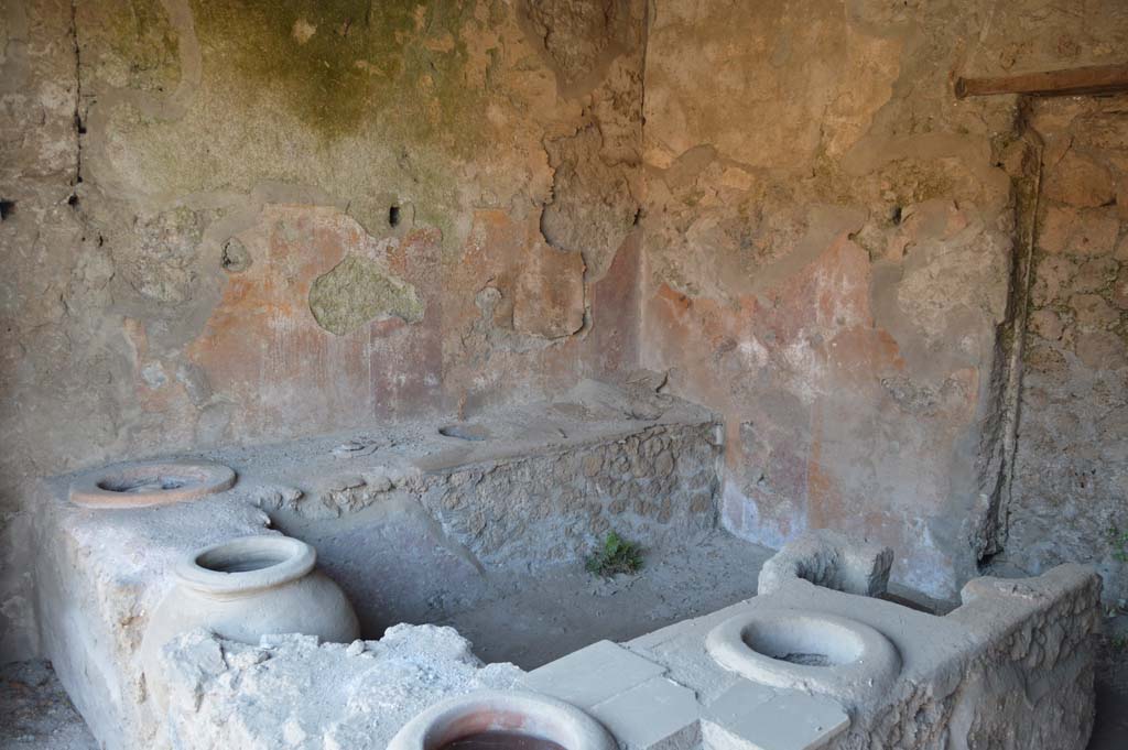 III.6.1 Pompeii. October 2017. Looking towards west wall.
Foto Taylor Lauritsen, ERC Grant 681269 DÉCOR.

