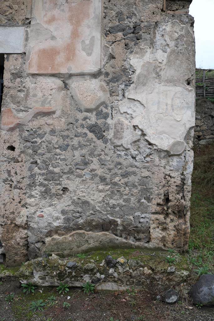 III.6.2 and III.6.1 Pompeii. December 2018.
Front façade between two entrances. Photo courtesy of Aude Durand.