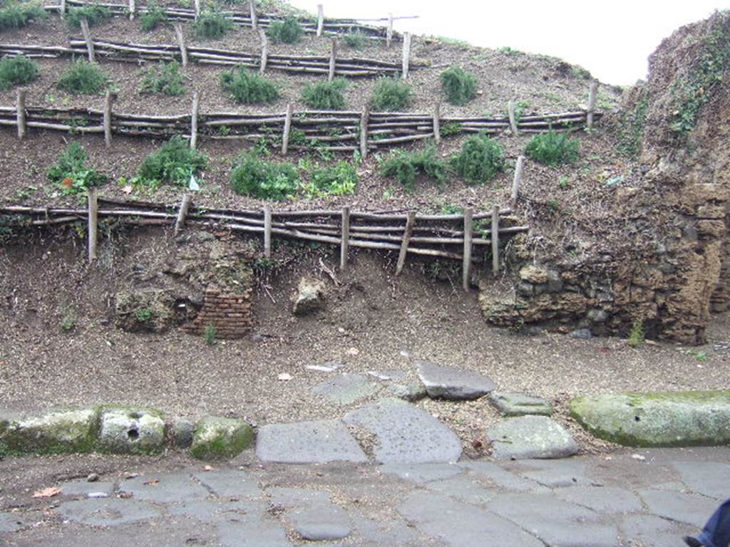 III.7.3 Pompeii. December 2005. Site of entrance doorway, with ramp.