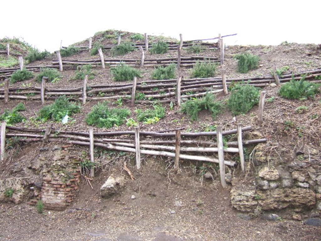III.7.3 Pompeii. December 2005. Site of entrance doorway.