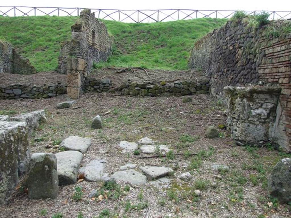 III.11 Pompeii. March 2009.   Blocked vicolo or road with street altar.    III.10.6