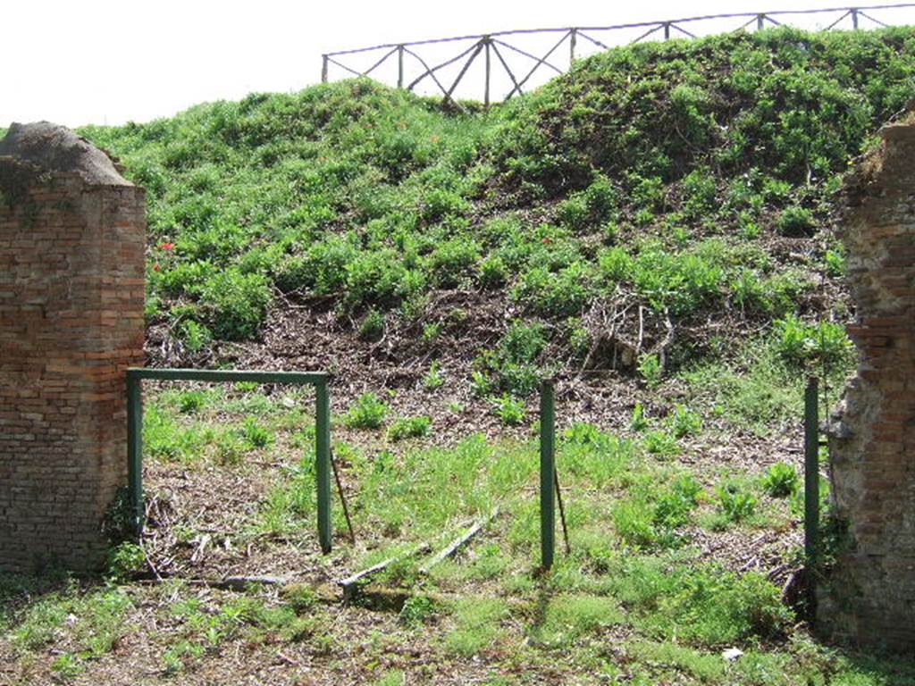 III.11.5 Pompeii. May 2006.  Entrance. 