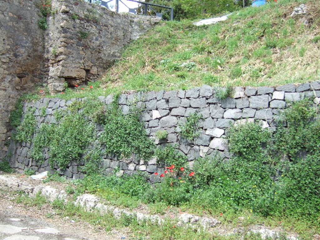 IV.1.a and IV.1.b Pompeii.  May 2006.  Sites of entrances.