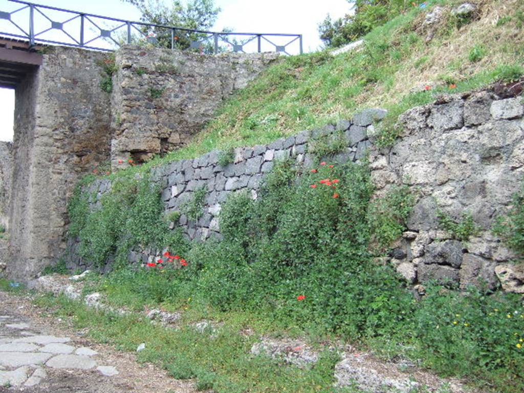 IV.1.a and IV.1.b Pompeii.  May 2006.  Sites of entrances.