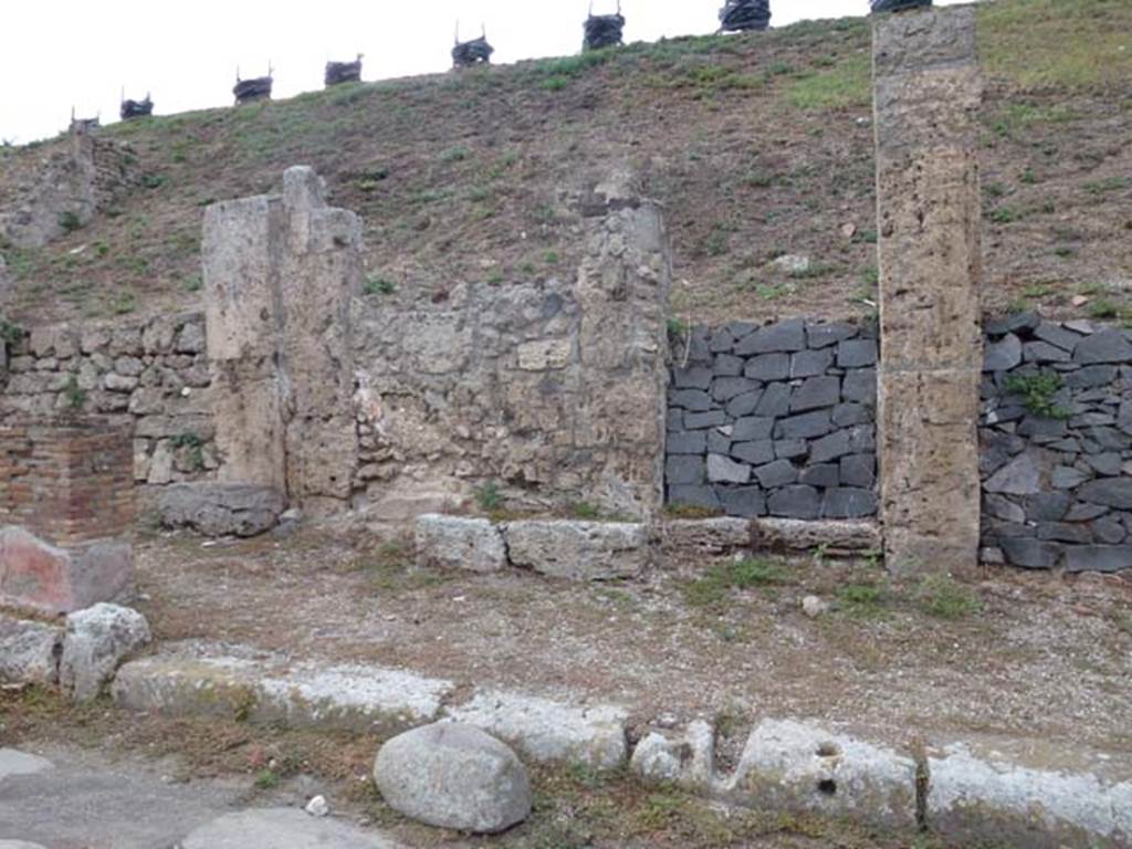 IV.2.b Pompeii. September 2011. Entrance doorway. Photo courtesy of Michael Binns.