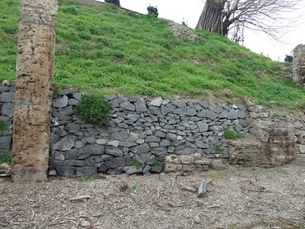 IV.2.b or IV.2.c? Pompeii. March 2009. East side of entrance.