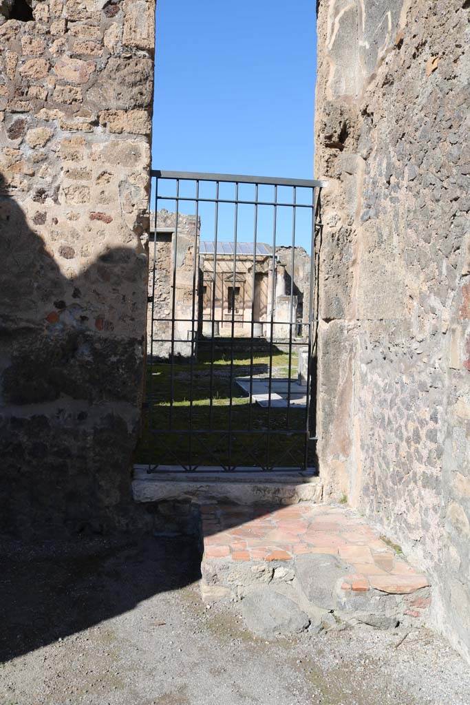 V.1.6 Pompeii. December 2018. 
Looking through doorway in north wall into atrium of V.1.7. Photo courtesy of Aude Durand.

