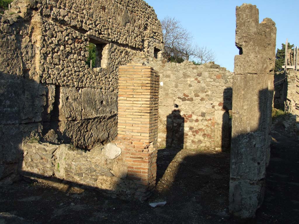 V.I.13 Pompeii. December 2006. Looking east through doorway into rear room of thermopolium.  