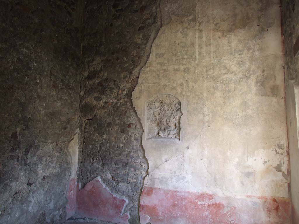 V.1.26 Pompeii. March 2009. Room “t”, east wall, on left, south-east corner, and south wall. 
According to Mau –
No. 33 (page 229), painting of Hermaphrodite and Silenus on north wall (wall with entrance doorway).
No. 34 (page 230), left (east) wall, painting of Narcissus.
No. 35 (page 230), in the middle of the facing (south) wall, Mars and Venus.
See Mau in Bullettino dell’Instituto di Corrispondenza Archeologica (DAIR), 1876, (p. 229-230).
According to Niccolini –
“On the east side of the peristyle, that is facing towards the entrance, is situated an exedra between two cubicula, preceded by a small vestibule.
The cubiculum on the right was decorated with paintings of Mars and Venus, of Narcissus, and of Bacchus and Silenus.
In this peristyle, at the height of the floor above, the most important epigraphic discovery of its time, took place between the 3rd and 5th July 1875, the finding of the wax tablets”. 
See Niccolini, F., 1890. Le Case ed i Monumenti, Vol. 3. Napoli, (La Casa del Banchiere L. Cecilio Giocondo, (p.3)). 
See Niccolini, F., 1862. Le Case ed i Monumenti, Vol. 2. Napoli, (Descrizione Generale, Tav. XXIV, and Tav. XXVI below).    


