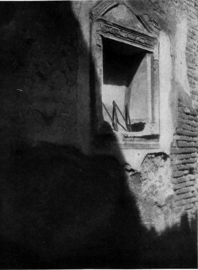 V.1.28 Pompeii. 1930s photo by Tatiana Warscher. Niche on north wall.
According to Boyce, the square niche was surrounded by an elaborate aedicula façade of stucco.
See Boyce G. K., 1937. Corpus of the Lararia of Pompeii. Rome: MAAR 14. (p.33, no.81, and Pl.1,5) 
