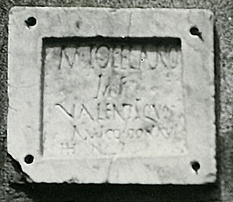 V.I.28 Pompeii. Pre 1937-9. Square stone embedded into the north atrium wall with the wording:
M TOFELANO
M F 
VALENTI QUOD 
AMICO DONAVI 
HS N I

Detail from photo courtesy of American Academy in Rome, Photographic Archive. Warsher collection no. 653.

According to Epigraphik-Datenbank Clauss/Slaby (See www.manfredclauss.de) this read

M(arco) Tofelano
M(arci) f(ilio)
Valenti(no) quod
amico donavi(t)
HS n(ummum) I      [CIL X 866]

The Swedish Pompeii Project suggests the following translation and interpretation.

To Marcus Tofelanus Valens, son of Marcus, because I gave to my friend one sestertius coin.

He who speaks seems to have presented the inscription (with a herm) to the master of the house and friend M. Tofelanus Valens, so that he would sell him to him for one sestertius, that is give him [his freedom].

See http://www.pompejiprojektet.se/admin/rwdx/inscriptions/Casa_di_Tofelanus_Valens.pdf
See Giornale degli Scavi di Pompei, N.S.3, 1875, p. 175.

