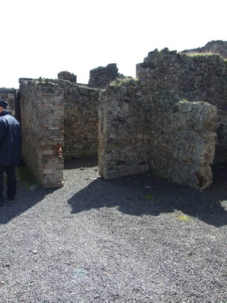 V.2.1 Pompeii.  March 2009.  Doorway to Room 4, Cubiculum.