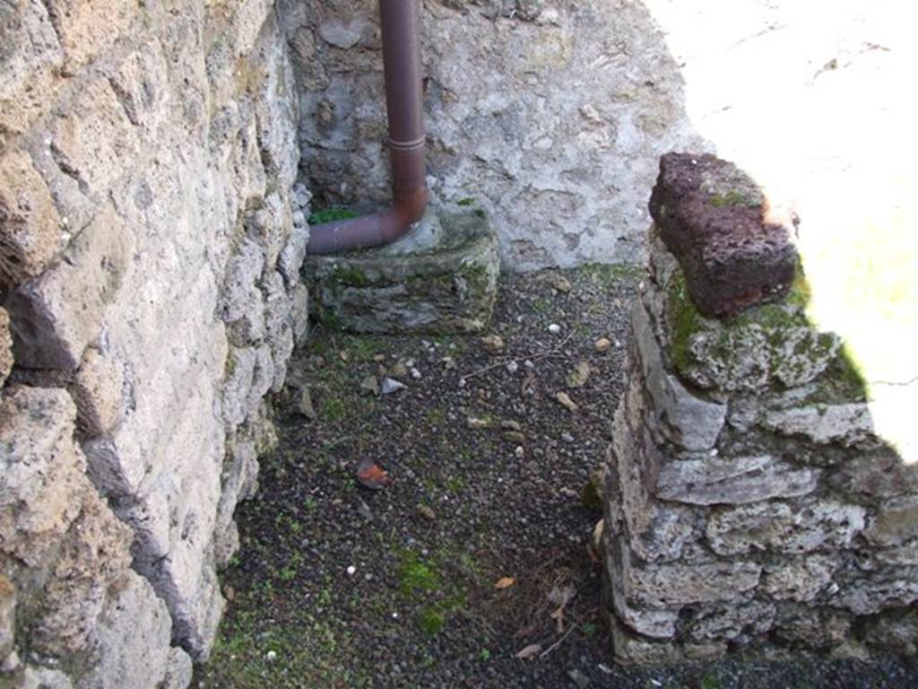 V.2.1 Pompeii.  March 2009.  Room 6, Small doorway at west end of corridor, leading to area under stairs.