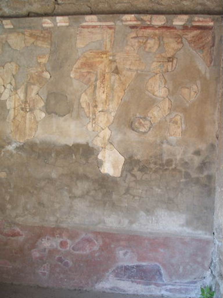 V.2.1 Pompeii.  May 2005.  Room 8,  West wall.