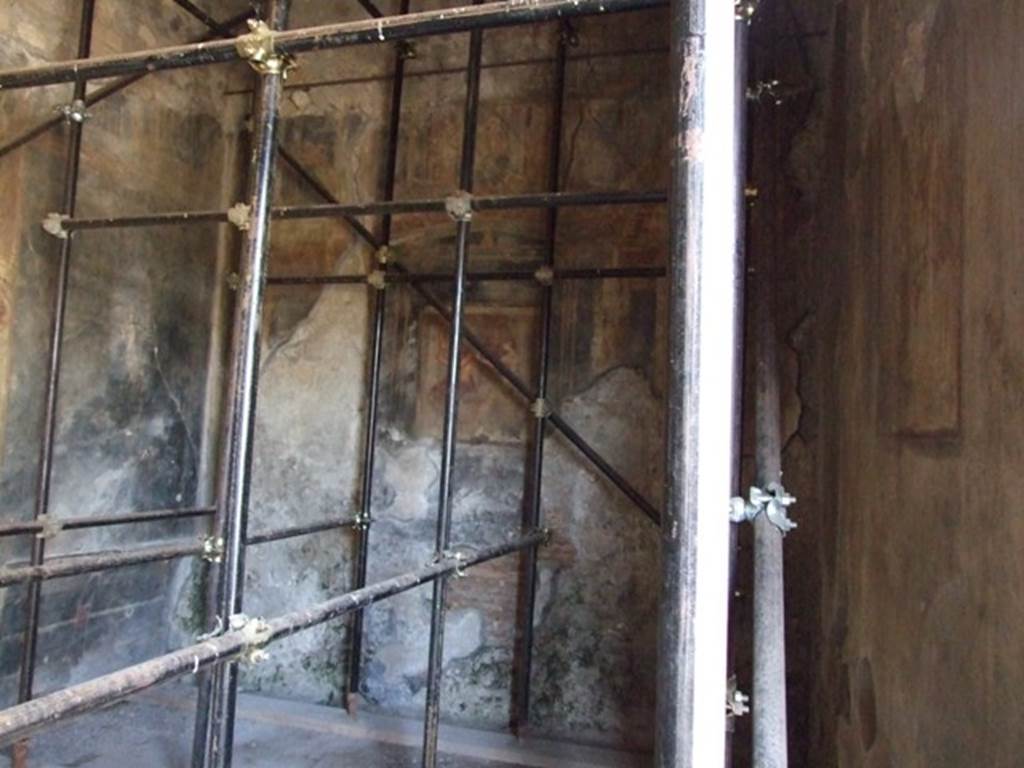 V.2.1 Pompeii.  March 2009.  Room 9,  North wall.