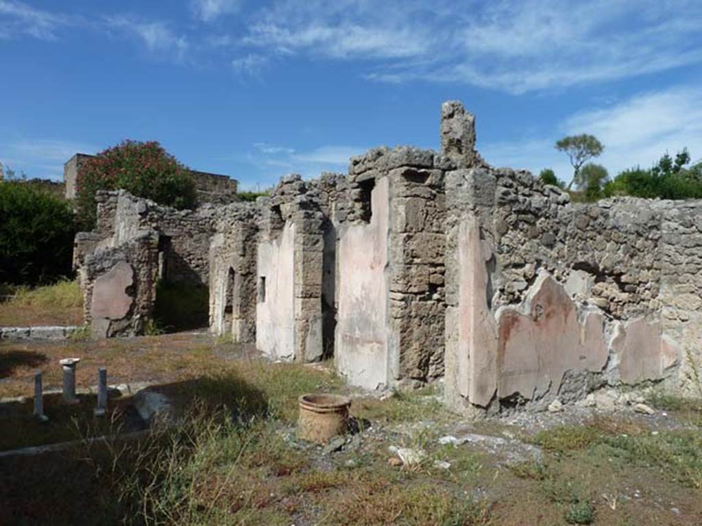 V.2.4 Pompeii. September 2015. East side of atrium.