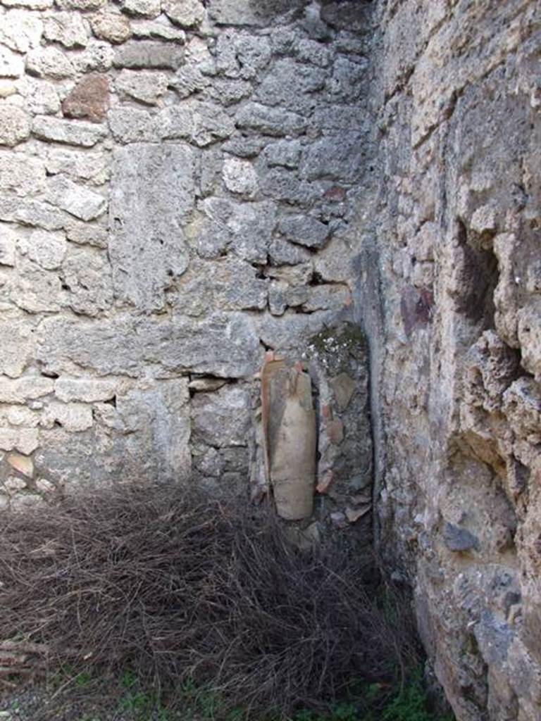 V.2.4 Pompeii. December 2007. Room 6, room on the east of the corridor, south end.