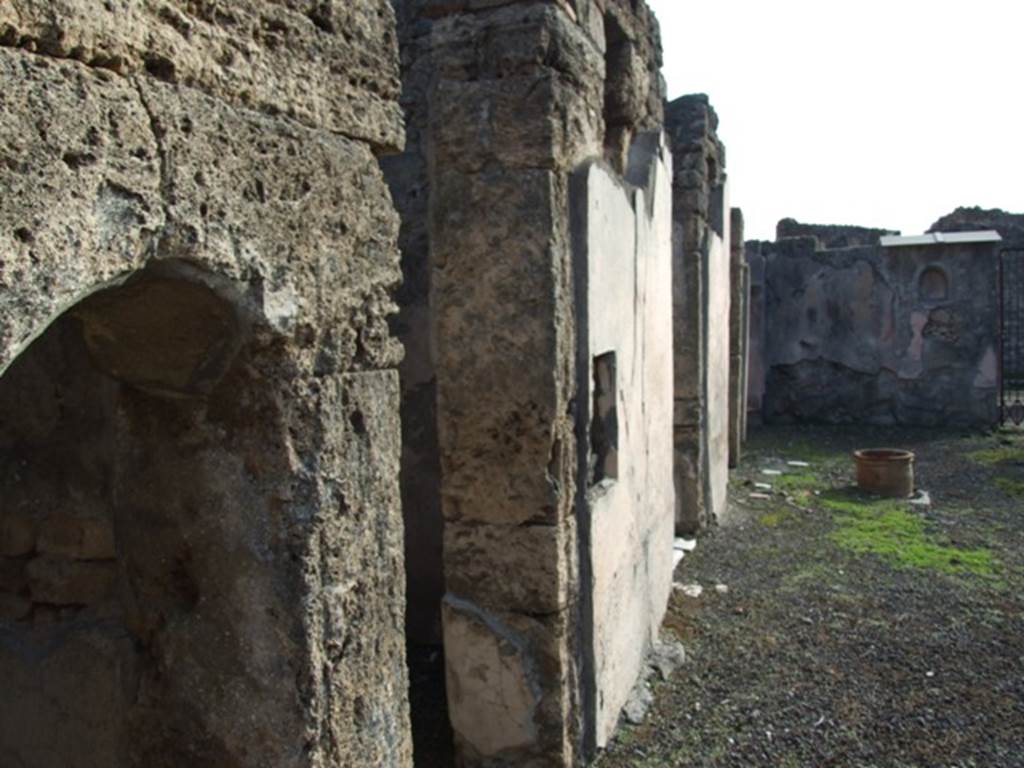 V.2.4 Pompeii. December 2007. Looking south along east wall of atrium across doorways to rooms 7, 8 and 9. At the far end is the south wall of the atrium with painted niche.
