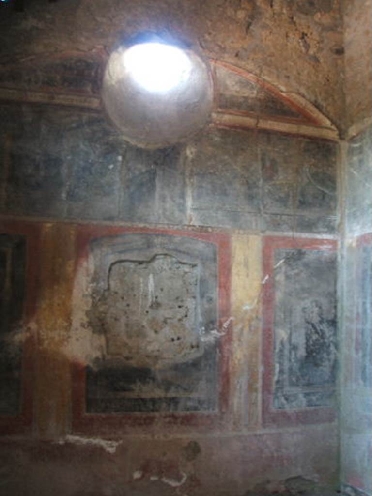 V.2.4 Pompeii. May 2005. Room 15, west wall of triclinium. 