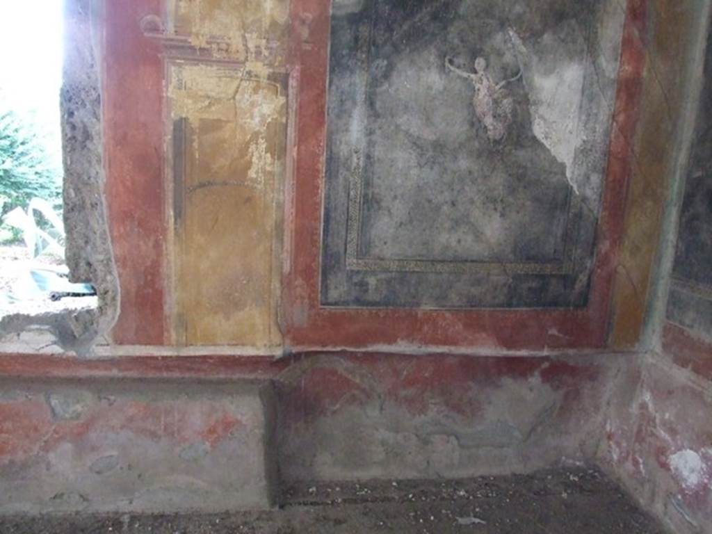 V.2.4 Pompeii. May 2005. Room 15, triclinium, south wall and south-west corner.