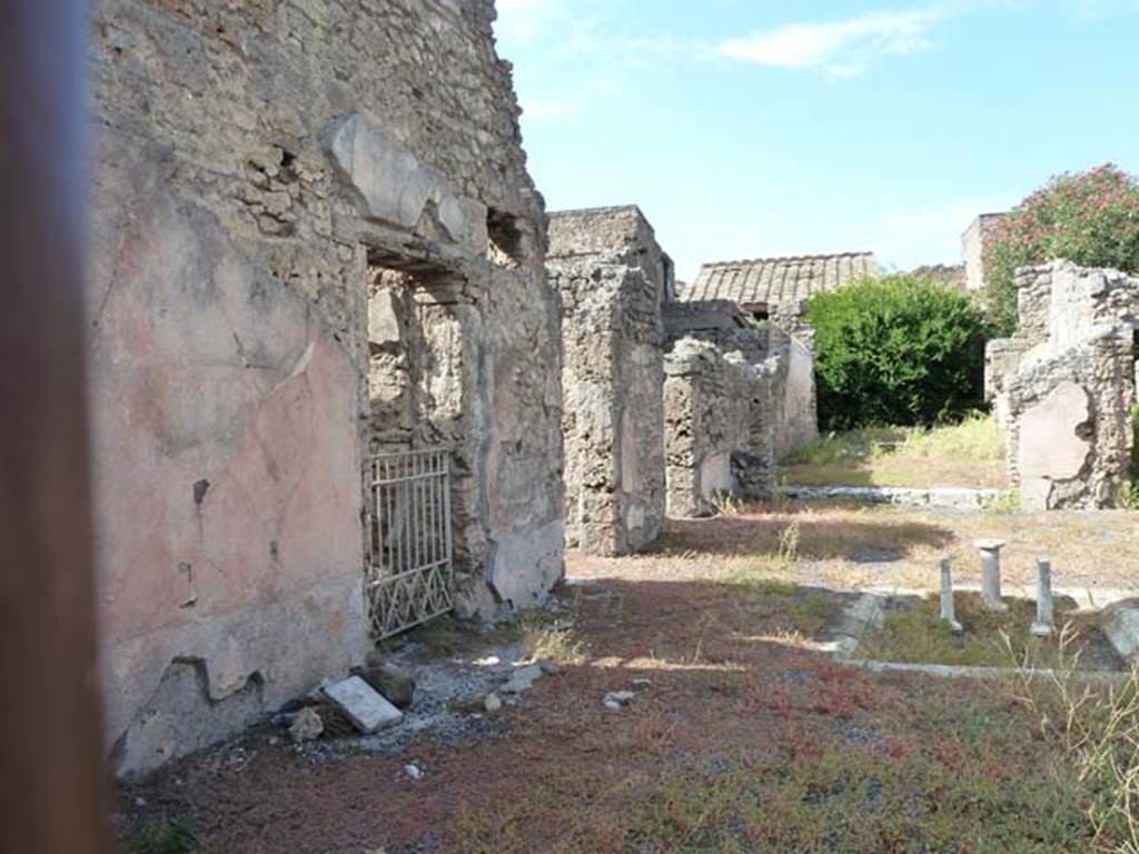 V.2.4 Pompeii. September 2015. West side of atrium.