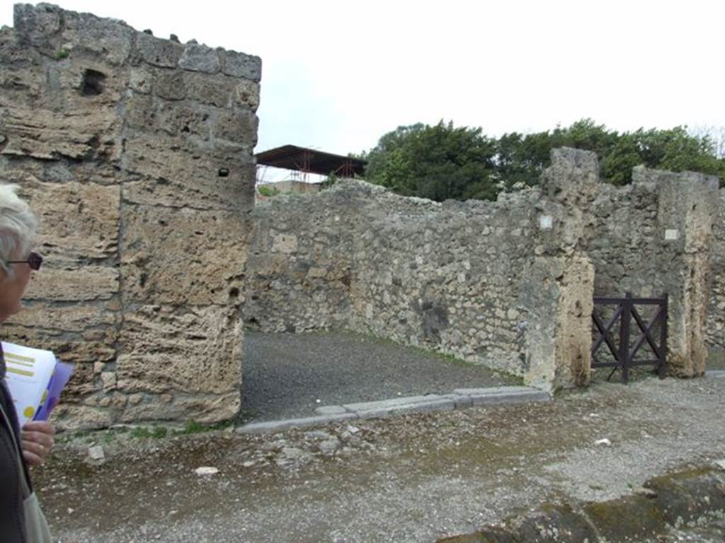 V.2.6 Pompeii.  March 2009.  Entrance on Via di Nola.
