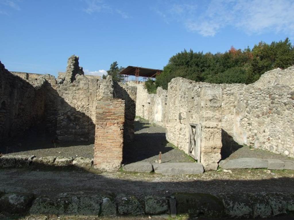 V.2.10 Pompeii. December 2007. Entrance on Via di Nola. 
