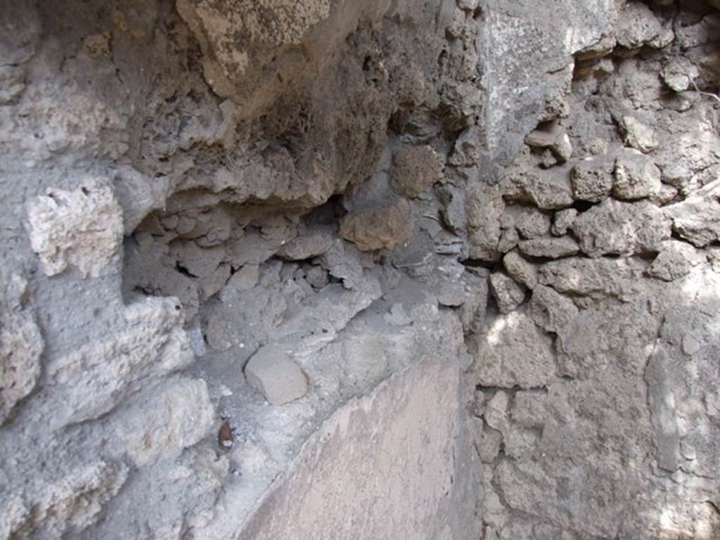 V.2.15 Pompeii. March 2009. Room 7, North east corner.
