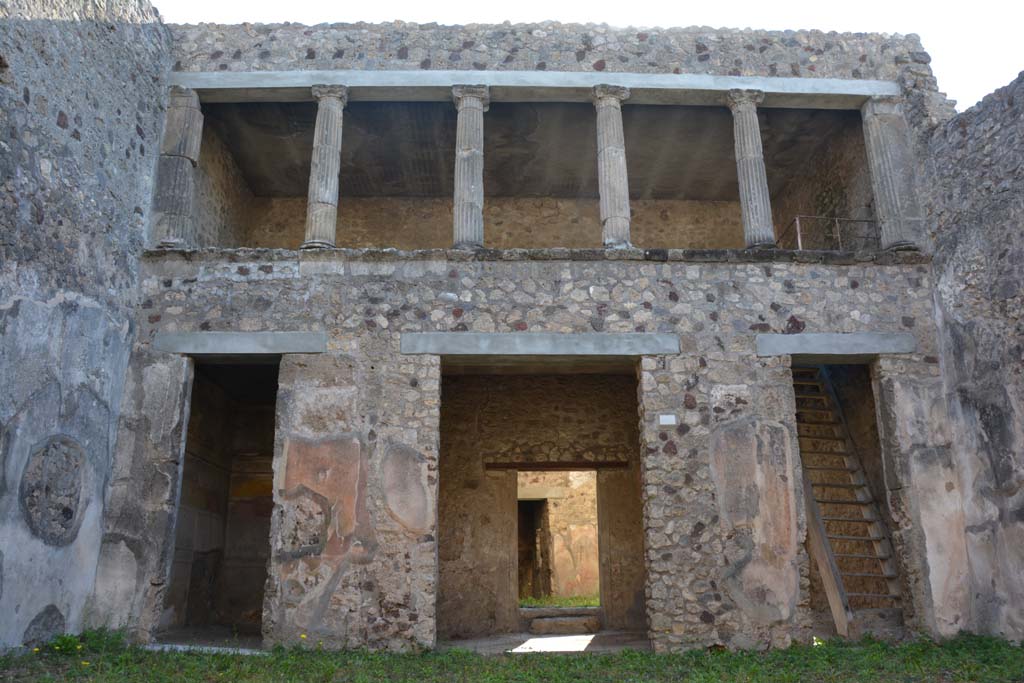 V.2.h Pompeii. October 2019. Looking south across atrium ‘d’.
On the left is the doorway to cubiculum ‘g’, in the centre is the doorway to the tablinum ‘f’, and on the right is the room ‘e’, with stairs.
Foto Annette Haug, ERC Grant 681269 DÉCOR.


