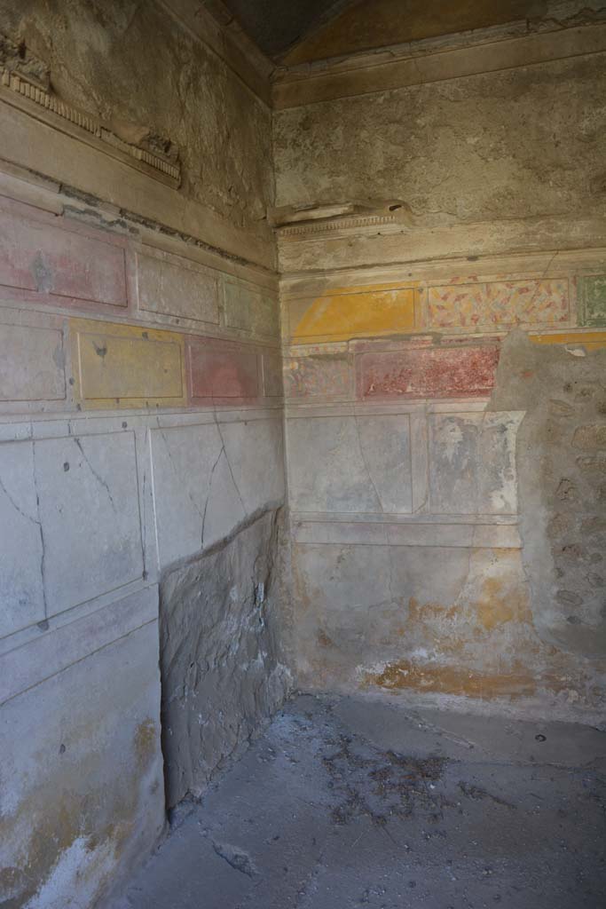 V.2.h Pompeii. October 2019. Cubiculum g, looking towards south-east corner.
Foto Annette Haug, ERC Grant 681269 DCOR.
