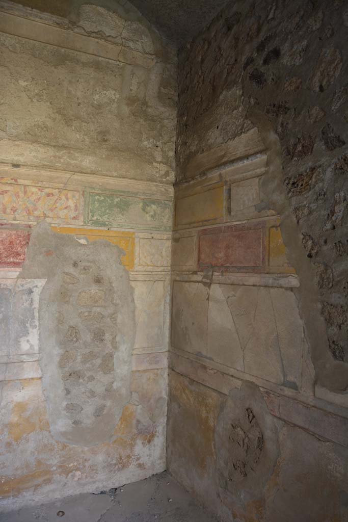 V.2.h Pompeii. October 2019. Cubiculum g, south-west corner.
Foto Annette Haug, ERC Grant 681269 DCOR.

