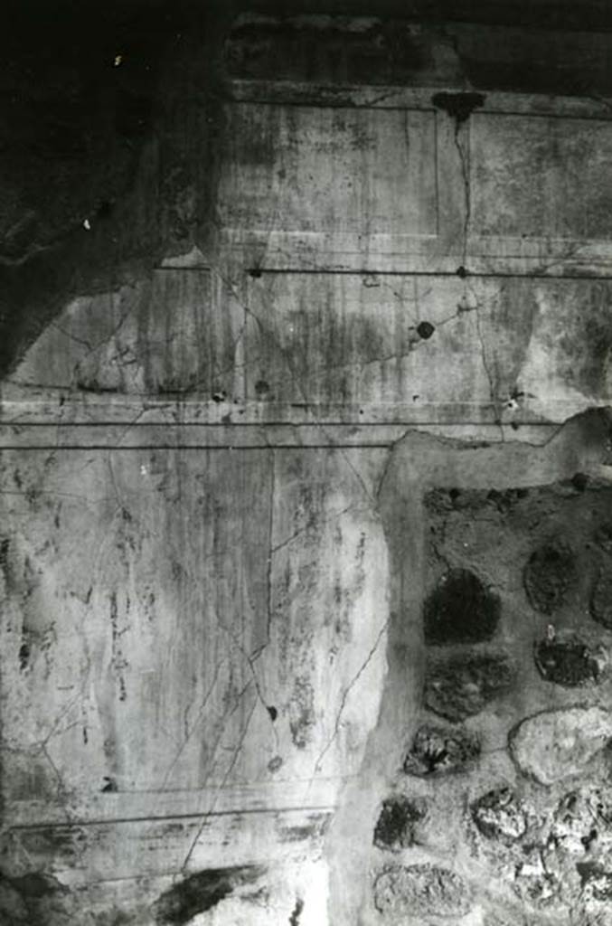 V.2.h Pompeii. 1968. Room i, left N wall.  
Photo courtesy of Anne Laidlaw.
American Academy in Rome, Photographic Archive. Laidlaw collection _P_68_7_6.
