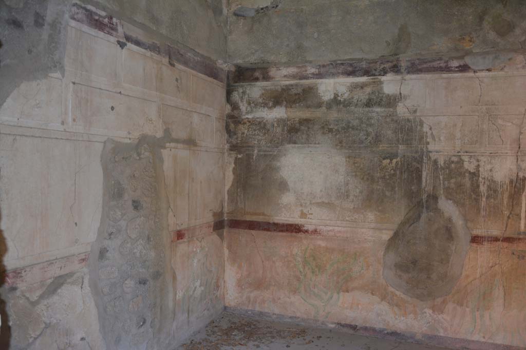 V.2.h Pompeii. October 2019. Room i, north wall, north-east corner and east wall.
Foto Annette Haug, ERC Grant 681269 DCOR.
