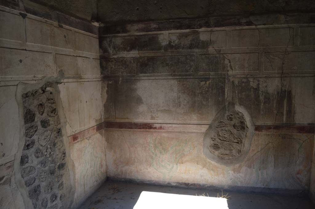 V.2.h Pompeii. October 2017. Room i, looking towards north wall, north-east corner, and east wall. 
Foto Taylor Lauritsen, ERC Grant 681269 DCOR.
