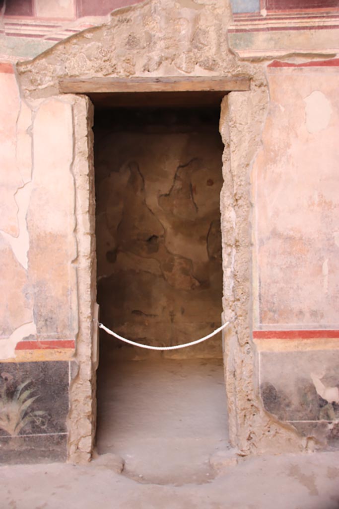 V.2.i Pompeii.  October 2023. 
Room 1, doorway to room 2b on west side of atrium. Photo courtesy of Klaus Heese.
