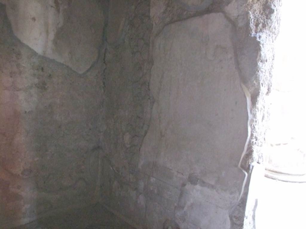 V.2.i Pompeii. March 2009. Room 2b, north wall, north-east corner and east wall with doorway to atrium.