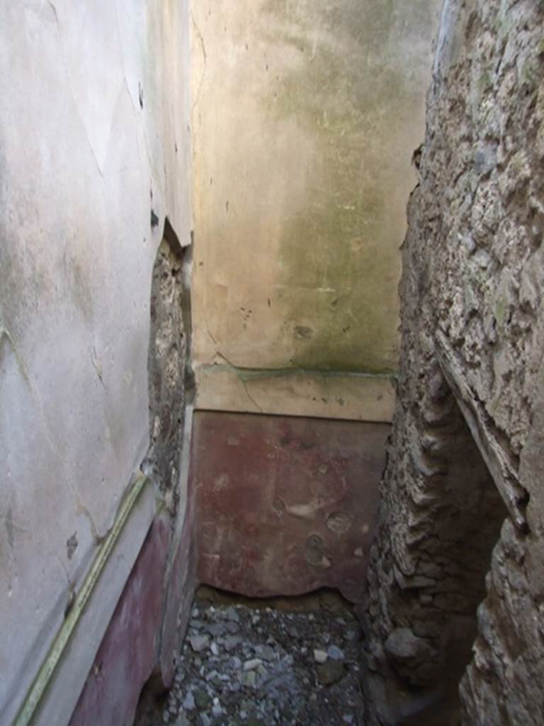 V.2.i Pompeii. March 2009.  Looking west from stairs to cupboard or recess, with doorway from Room 2b.