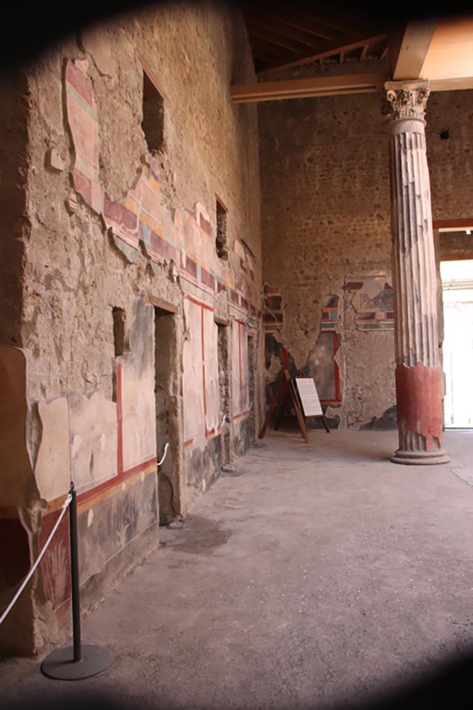 V.2.i Pompeii.  October 2023. 
Room 1, west side of atrium, looking north from west ala 8. Photo courtesy of Klaus Heese.

