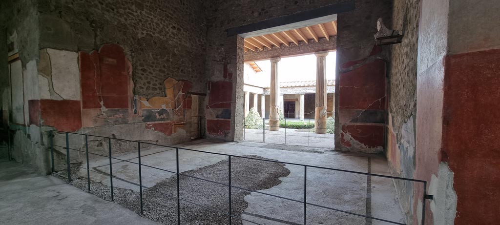 V.2.i Pompeii. December 2023. Tablinum 7 on south side of atrium, looking towards east wall. Photo courtesy of Miriam Colomer.