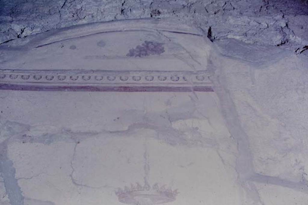 V.2.i Pompeii. 1968.  Room 10, north end of corridor between atrium and peristyle.
White vaulted north wall with painted bunch of grapes at the centre.
Photo by Stanley A. Jashemski.
Source: The Wilhelmina and Stanley A. Jashemski archive in the University of Maryland Library, Special Collections (See collection page) and made available under the Creative Commons Attribution-Non Commercial License v.4. See Licence and use details.
J68f0774
