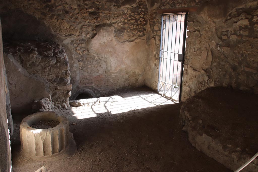 V.2.i Pompeii.  October 2023. Kitchen room 11, looking south across kitchen towards door to latrine. Photo courtesy of Klaus Heese.