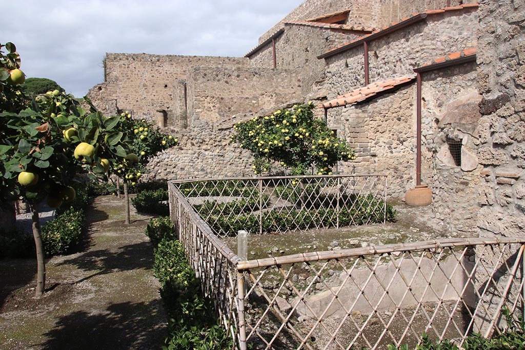 V.2.i Pompeii. October 2024. Garden 12, looking north across pool. Photo courtesy of Klaus Heese.