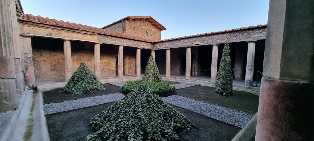 V.2.i Pompeii. December 2023. Looking south-east from north-west corner of peristyle. Photo courtesy of Miriam Colomer.


