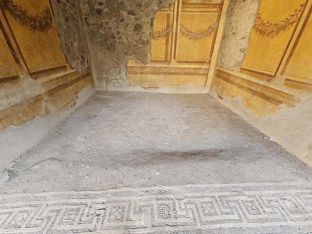 V.2.i Pompeii. November 2024. Room 19, looking south from doorway threshold across flooring. Photo courtesy of Annette Haug.