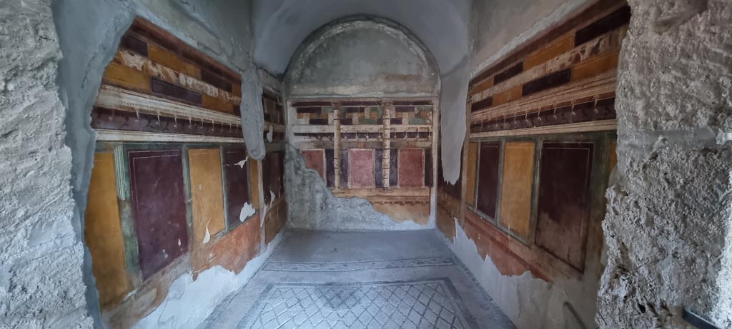 V.2.i Pompeii. December 2023. Room 20, looking south from doorway. Photo courtesy of Miriam Colomer.