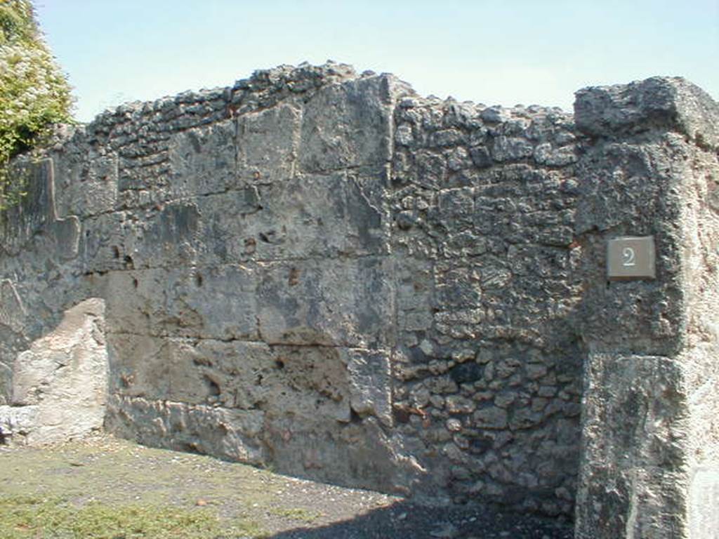 V.3.2 Pompeii. May 2005. East wall.