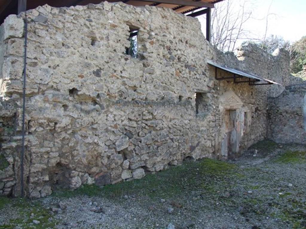 V.3.7 Pompeii.  March 2009.  Garden area.  West wall.
