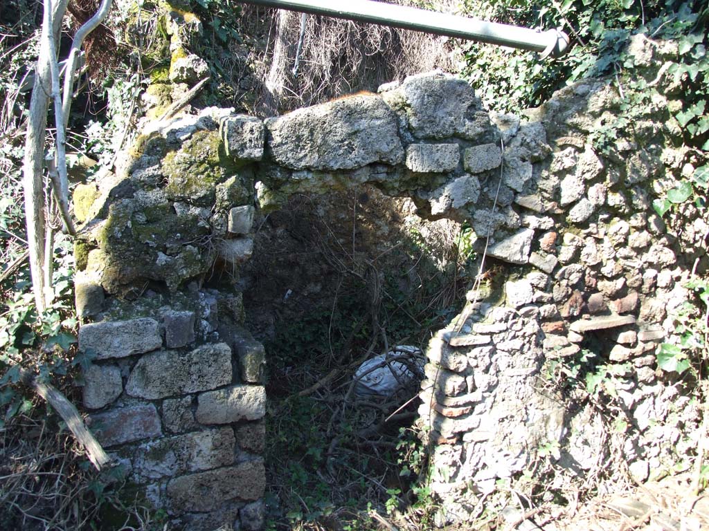 V.3.12 Pompeii. March 2009. Doorway to small room or storeroom 4, on north side of peristyle.
