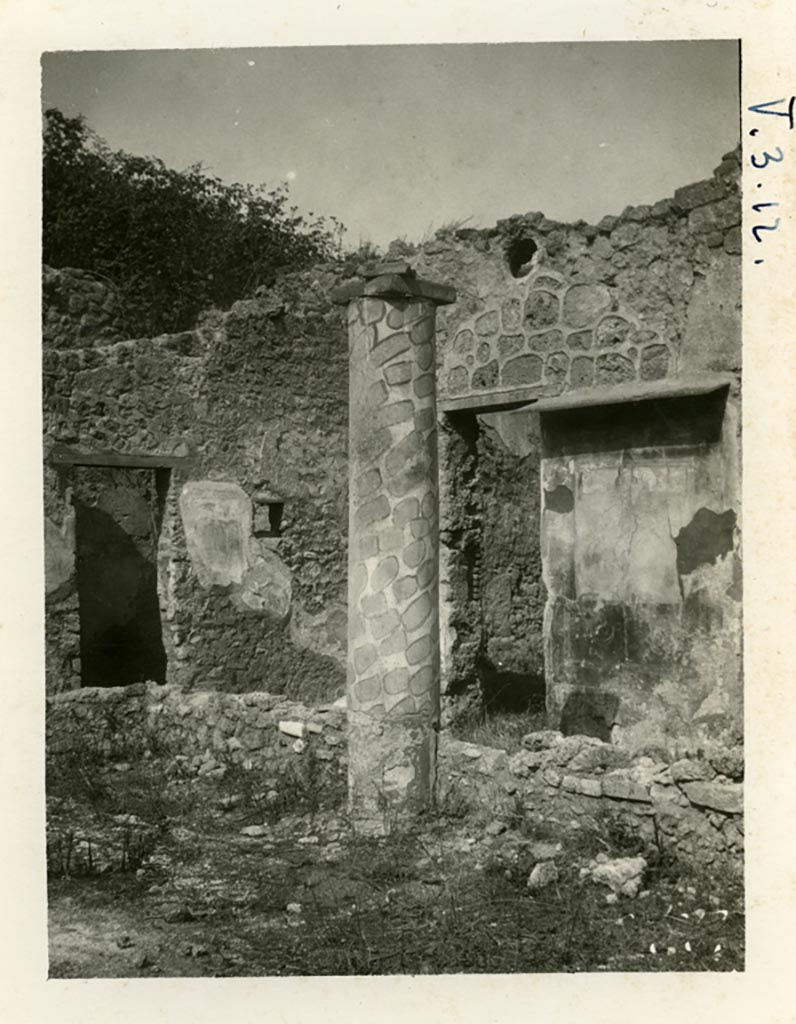 V.3.12 Pompeii. pre-1937-39. Looking towards north-east corner of peristyle 2.
The doorway to room 4 is on the left, and to room 3, in the centre right of the pilaster.
Photo courtesy of American Academy in Rome, Photographic Archive. Warsher collection no. 855.
