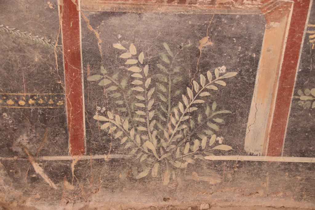 V.3 Pompeii. Casa del Giardino. October 2022.
Room 1, south wall, detail of painted decoration on zoccolo at west end. Photo courtesy of Klaus Heese.